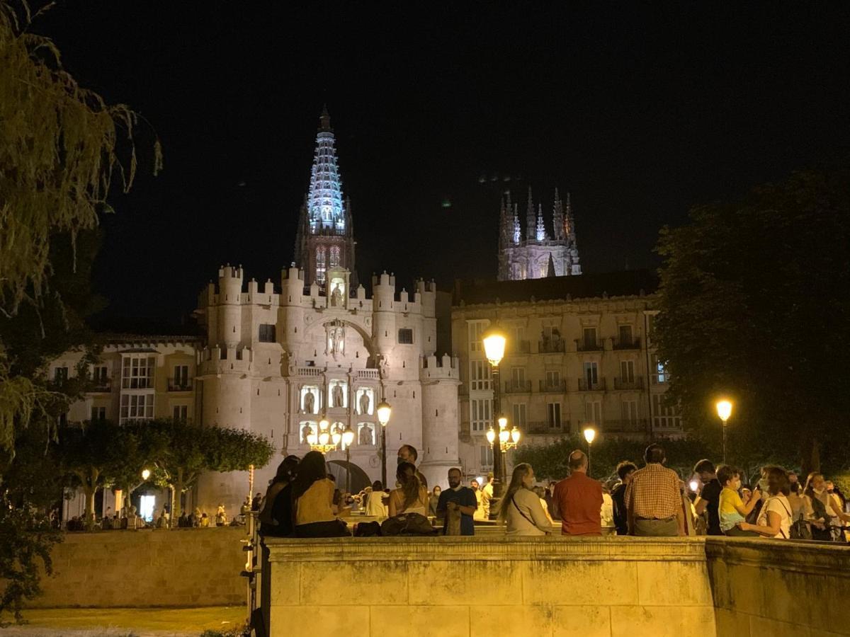 Mirando A La Catedral Desde Plaza Vega Apartment Burgos Luaran gambar